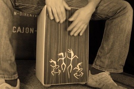 Gia sư dạy trống cajon 