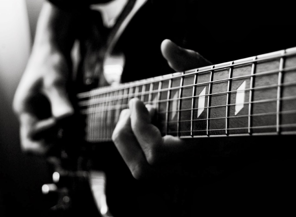 Tìm thầy giáo giỏi dạy guitar ở HN 