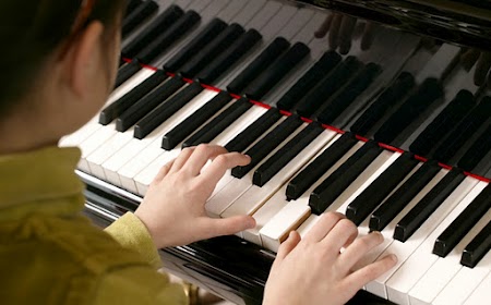 Nhận tìm giáo viên piano giỏi