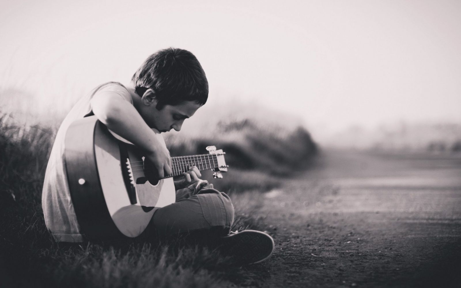Tìm thầy giáo giỏi dạy guitar HN 