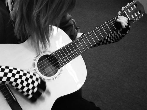 Nhận thầy giáo giỏi dạy guitar HN 